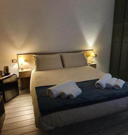 Piazza Martiri Rooms Cagliari Luaran gambar