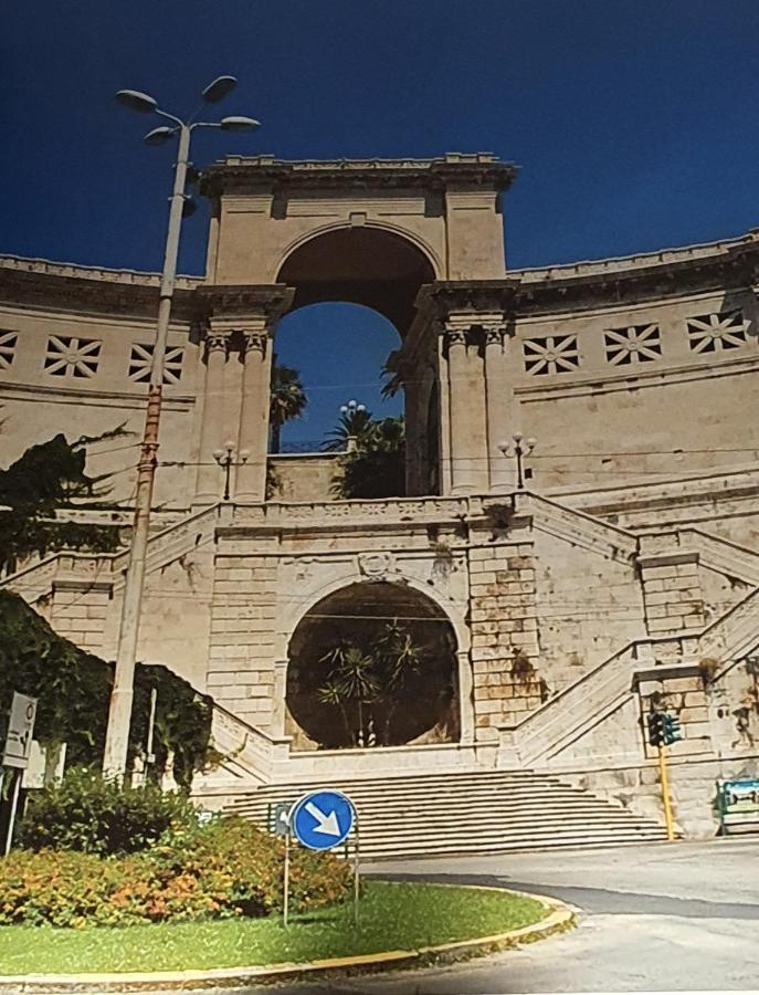 Piazza Martiri Rooms Cagliari Luaran gambar