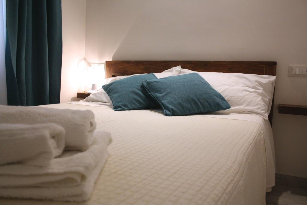 Piazza Martiri Rooms Cagliari Bilik gambar